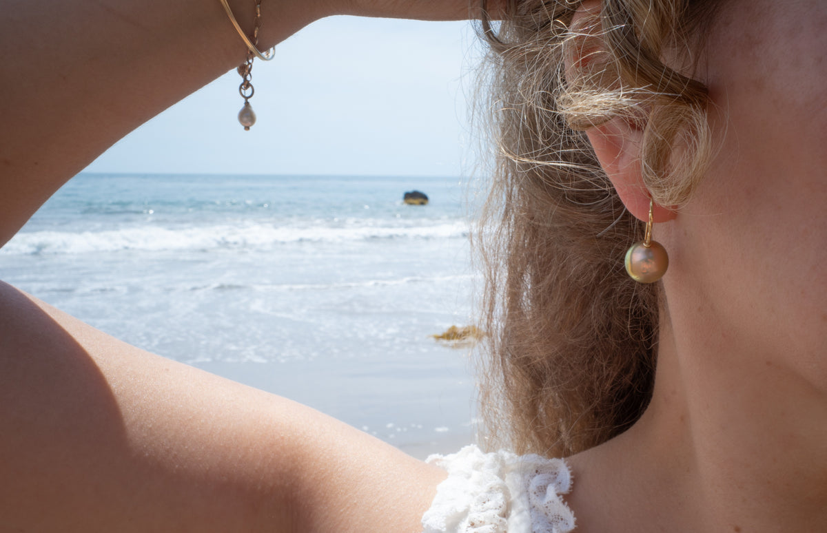 HELIOS GOLD PEARL EARRINGS - Beatricevalenzuela.com