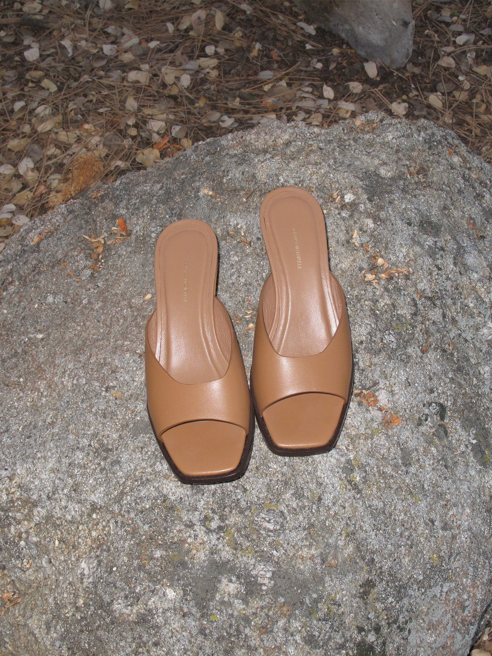 Beatrice Valenzuela - TOBACCO MODERNA WEDGE