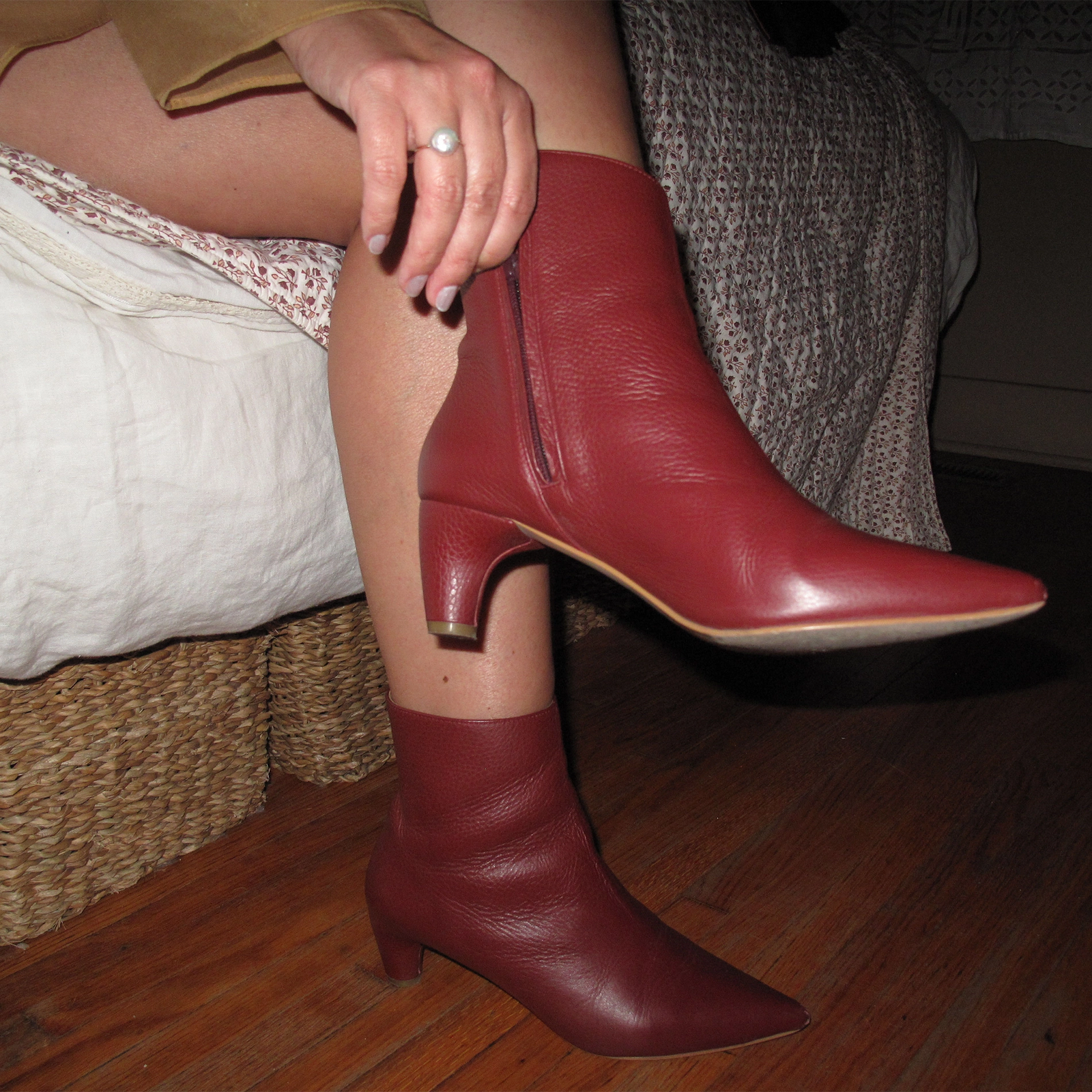 Beatrice Valenzuela - WINE BOTINES DE TACÓN