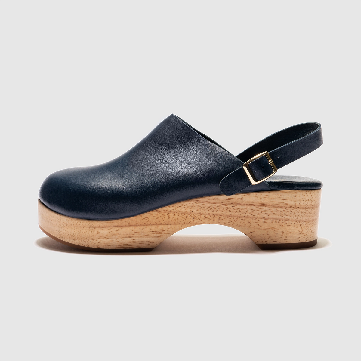 WOODEN CLOG MIDNIGHT Beatricevalenzuela