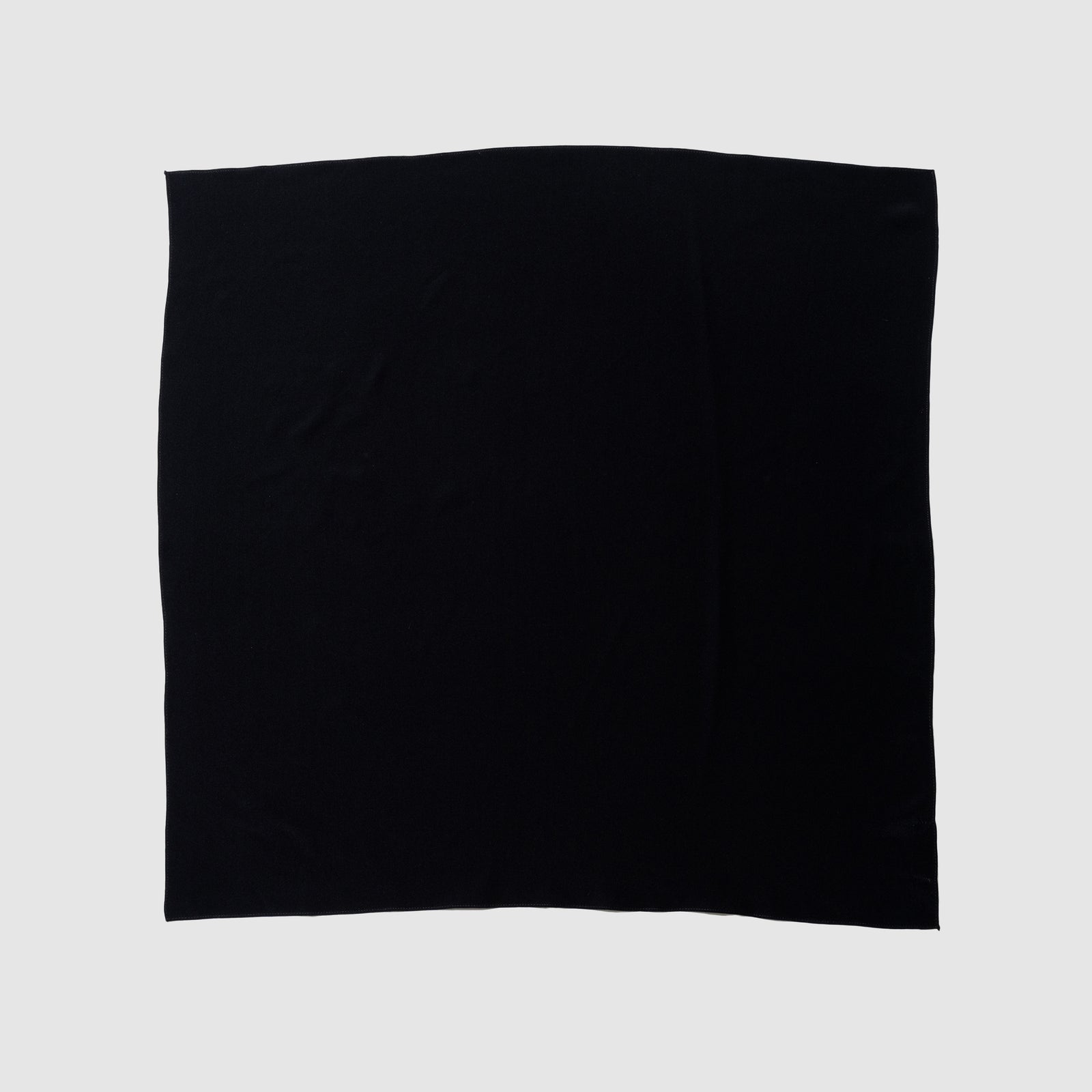 Beatrice Valenzuela - BLACK SILK PAÑUELOS