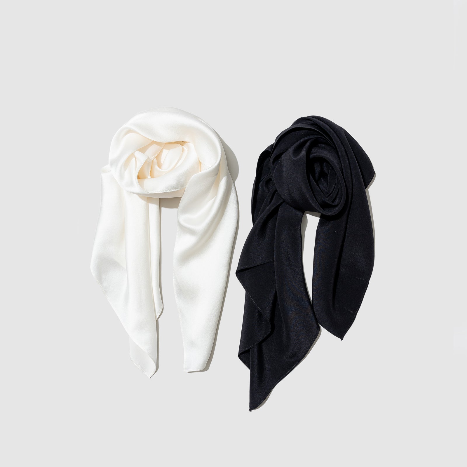 Beatrice Valenzuela - IVORY SILK PAÑUELO