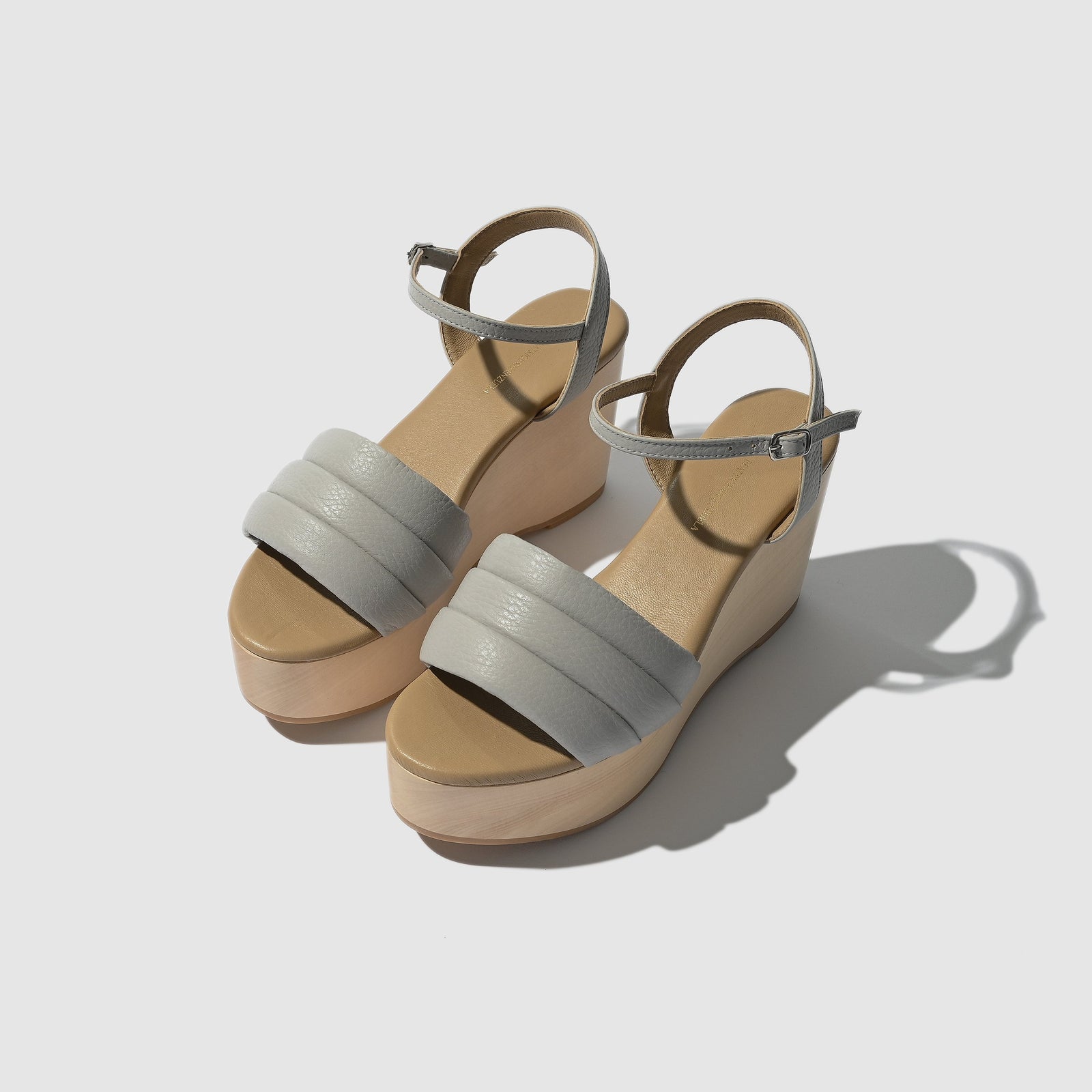 Beatrice Valenzuela - SANDALIA WEDGE OYSTER