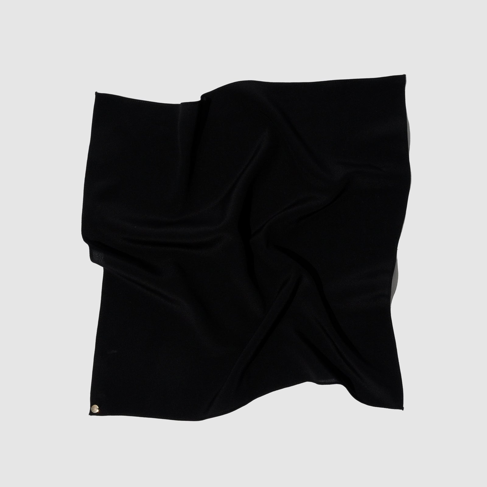 Beatrice Valenzuela - BLACK SILK PAÑUELOS