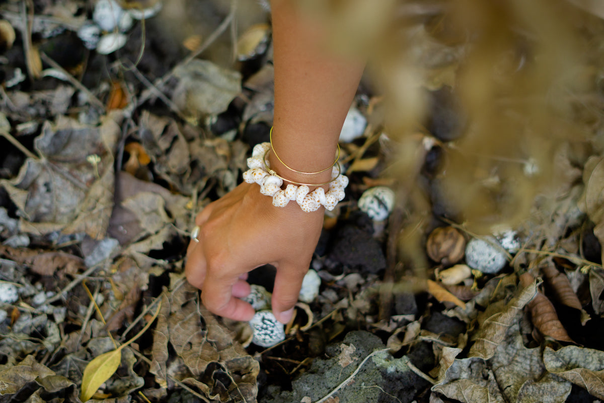 Beatrice Valenzuela - TIGER MOONSHELL BRACELET