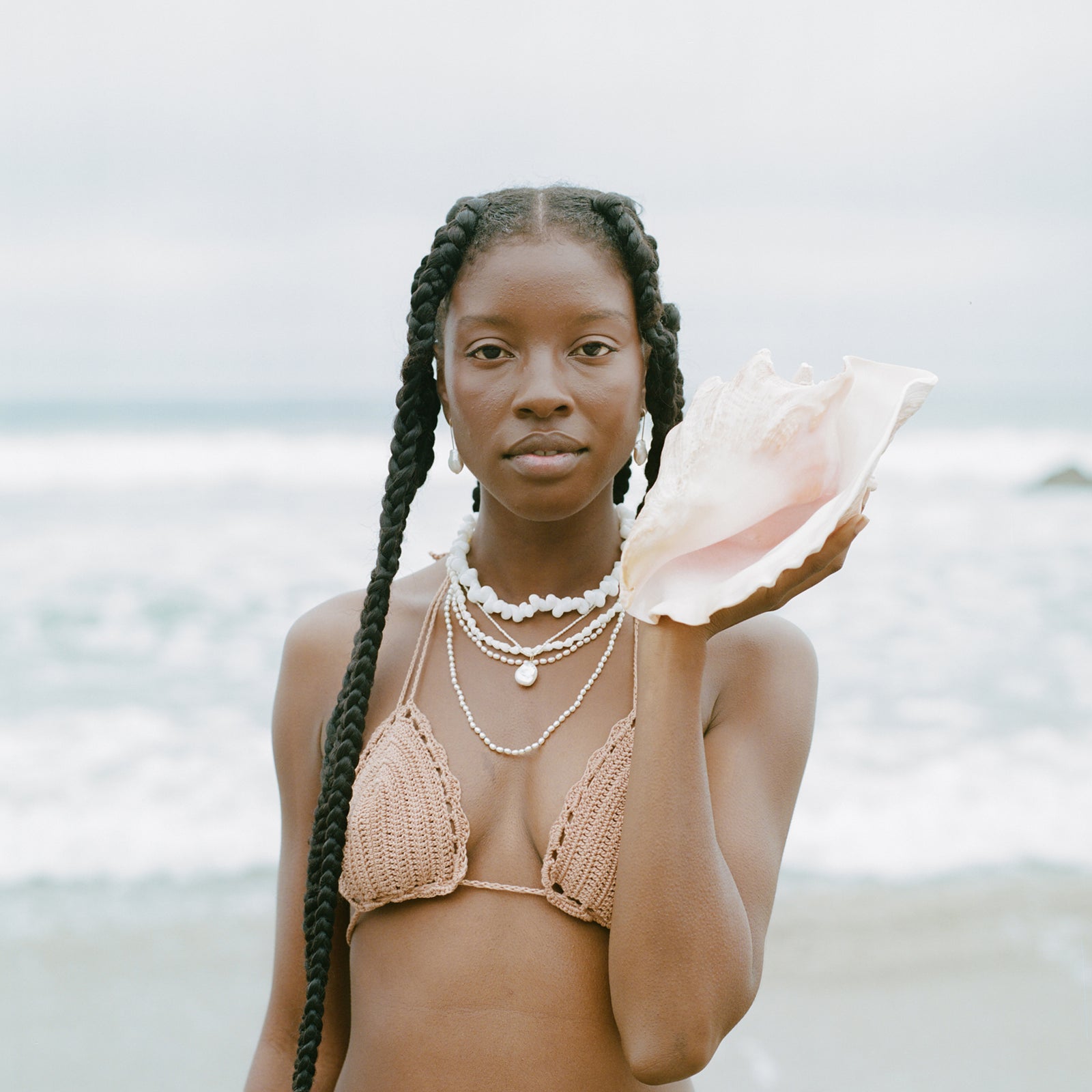 Beatrice Valenzuela - WHITE BAROQUE PEARL PENDANT