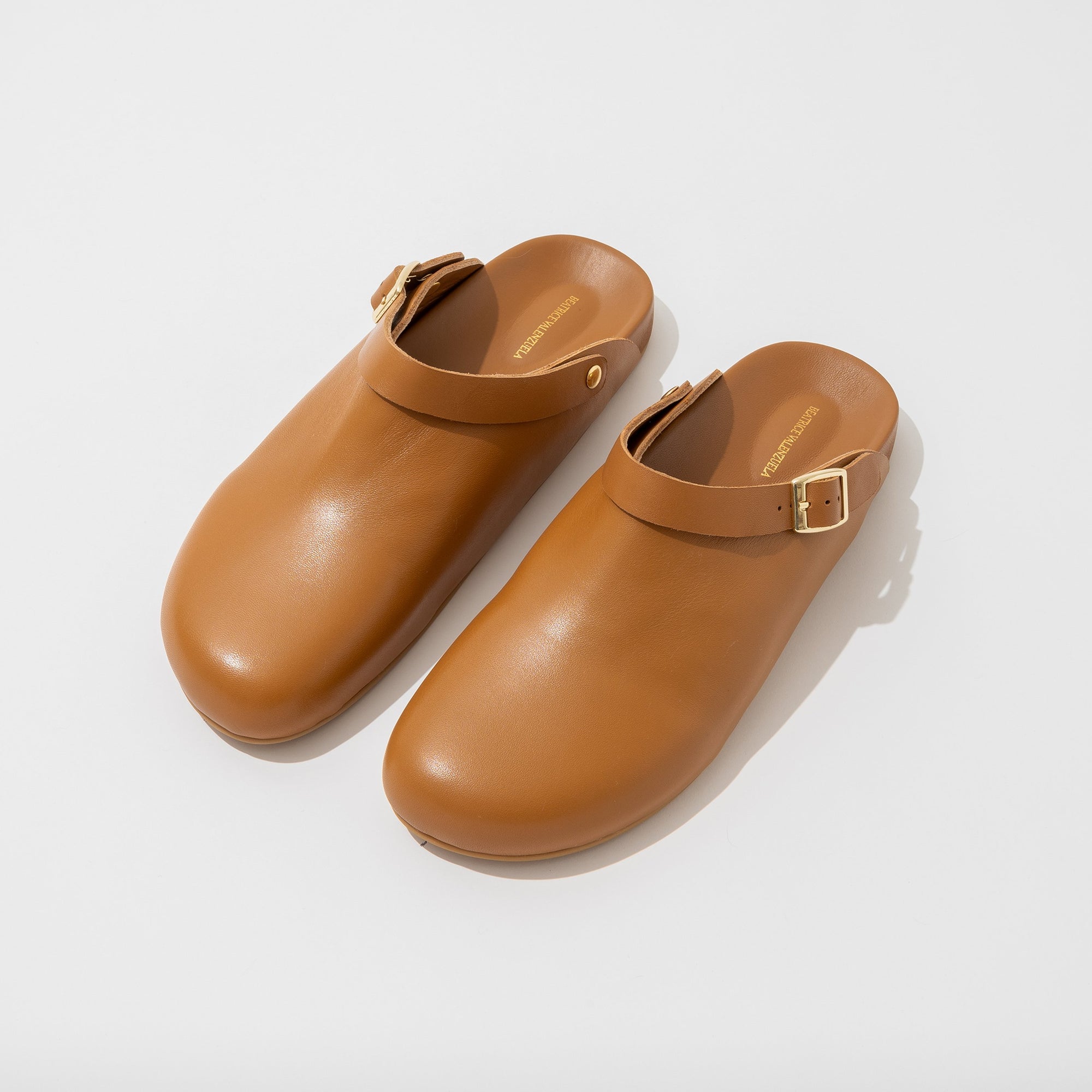 Beatrice Valenzuela - CAJETA CLOG