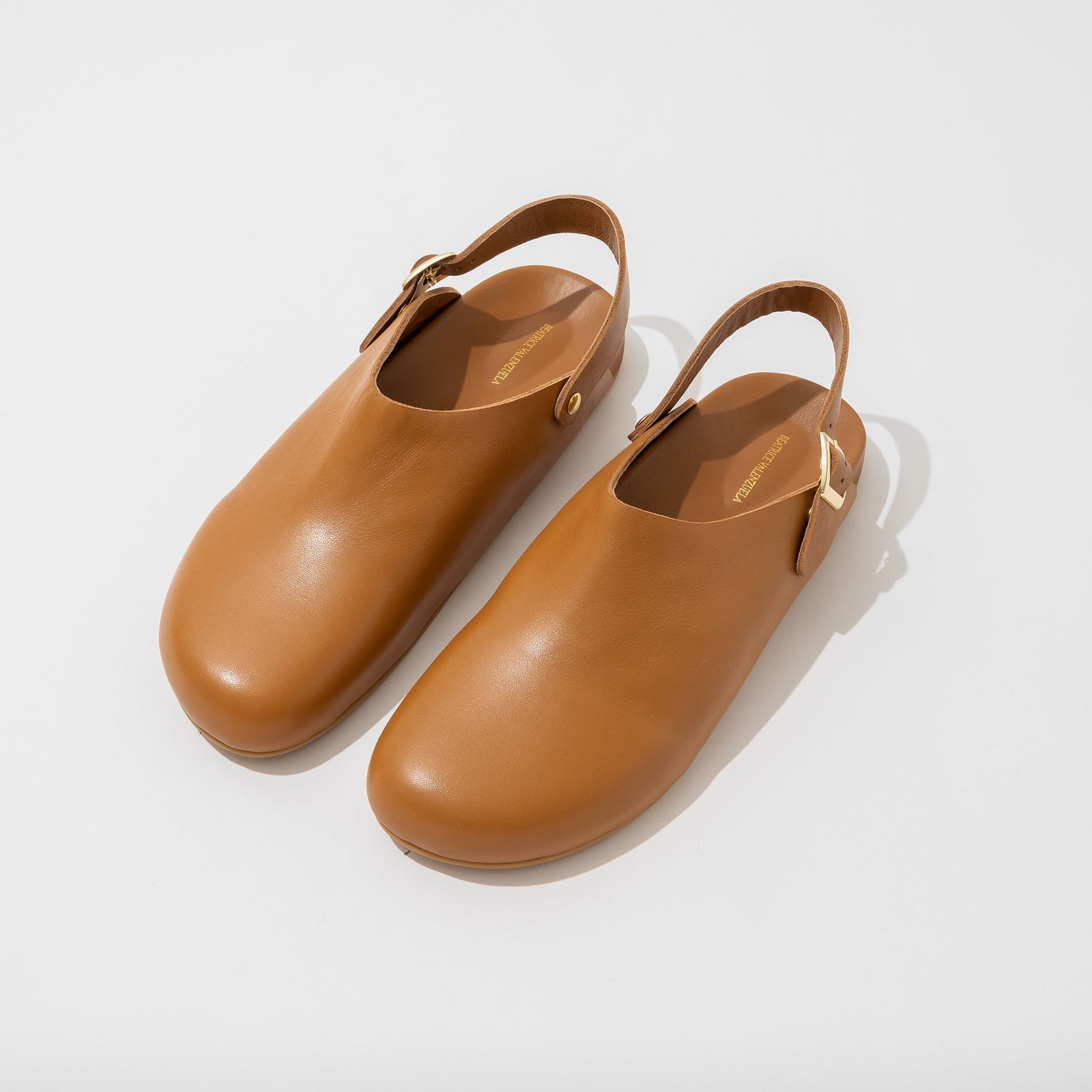 Beatrice Valenzuela - CAJETA CLOG