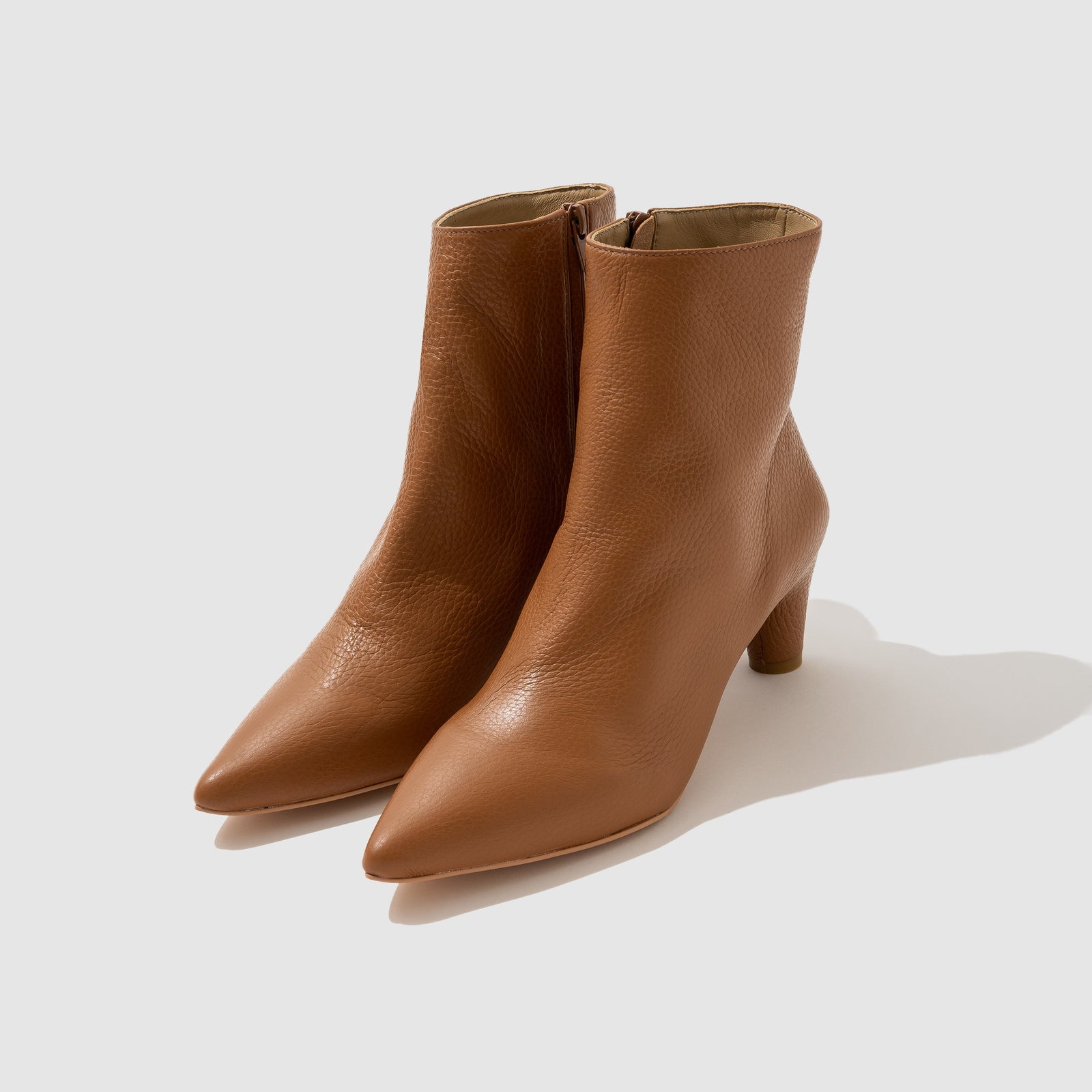 Beatrice Valenzuela - CAMEL BOTINES DE TACÓN