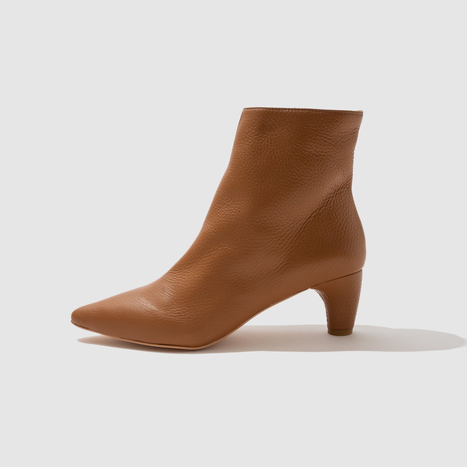 Beatrice Valenzuela - CAMEL BOTINES DE TACÓN