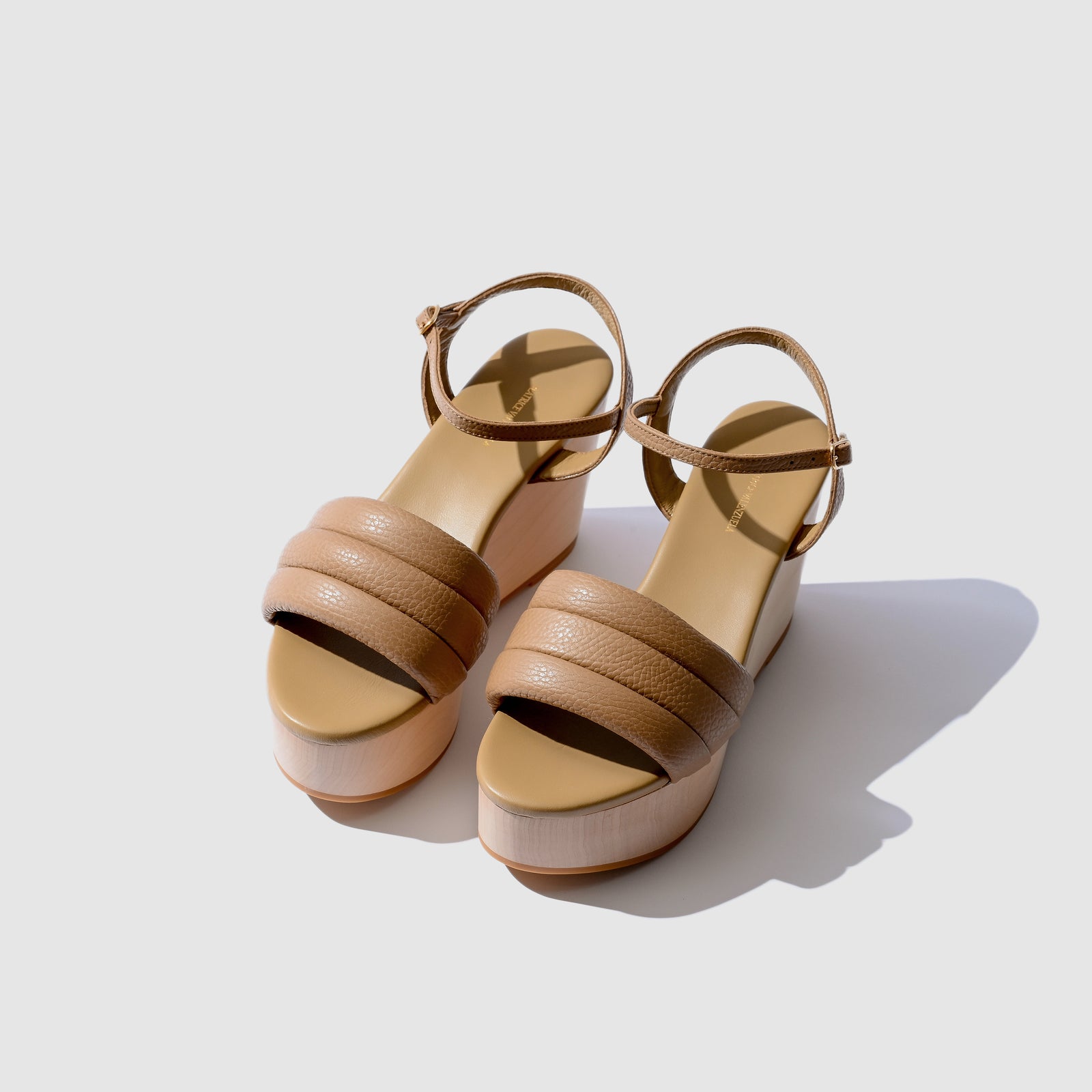 Beatrice Valenzuela - SANDALIA WEDGE SAND