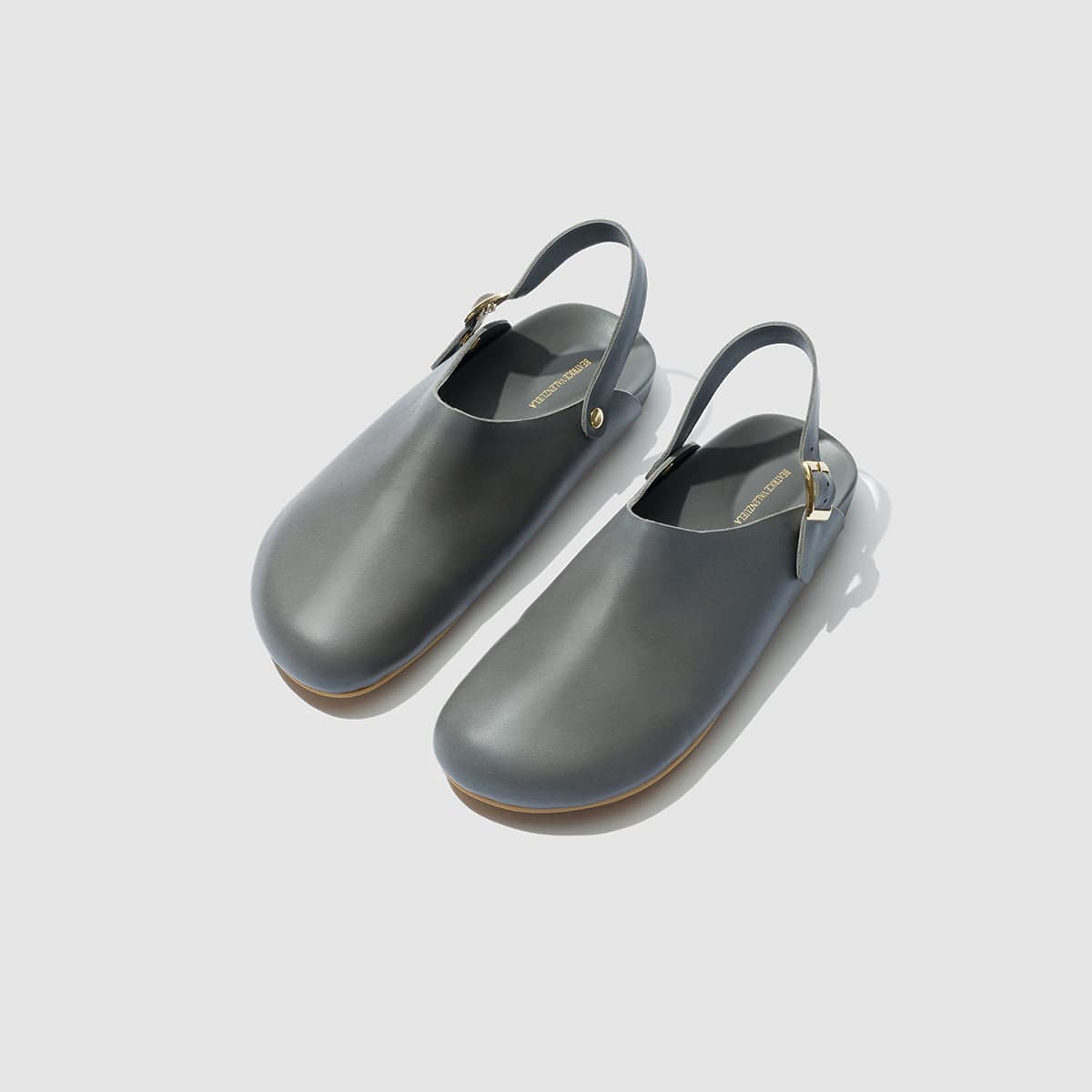 Beatrice Valenzuela - SMOKE CLOG